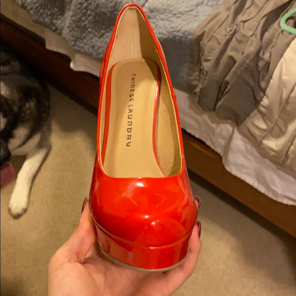 Red pump - Picture 2 of 3